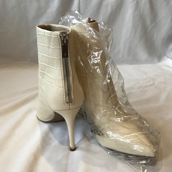 Kenneth Cole Riley 85 Simple Bootie - Picture 2 of 5